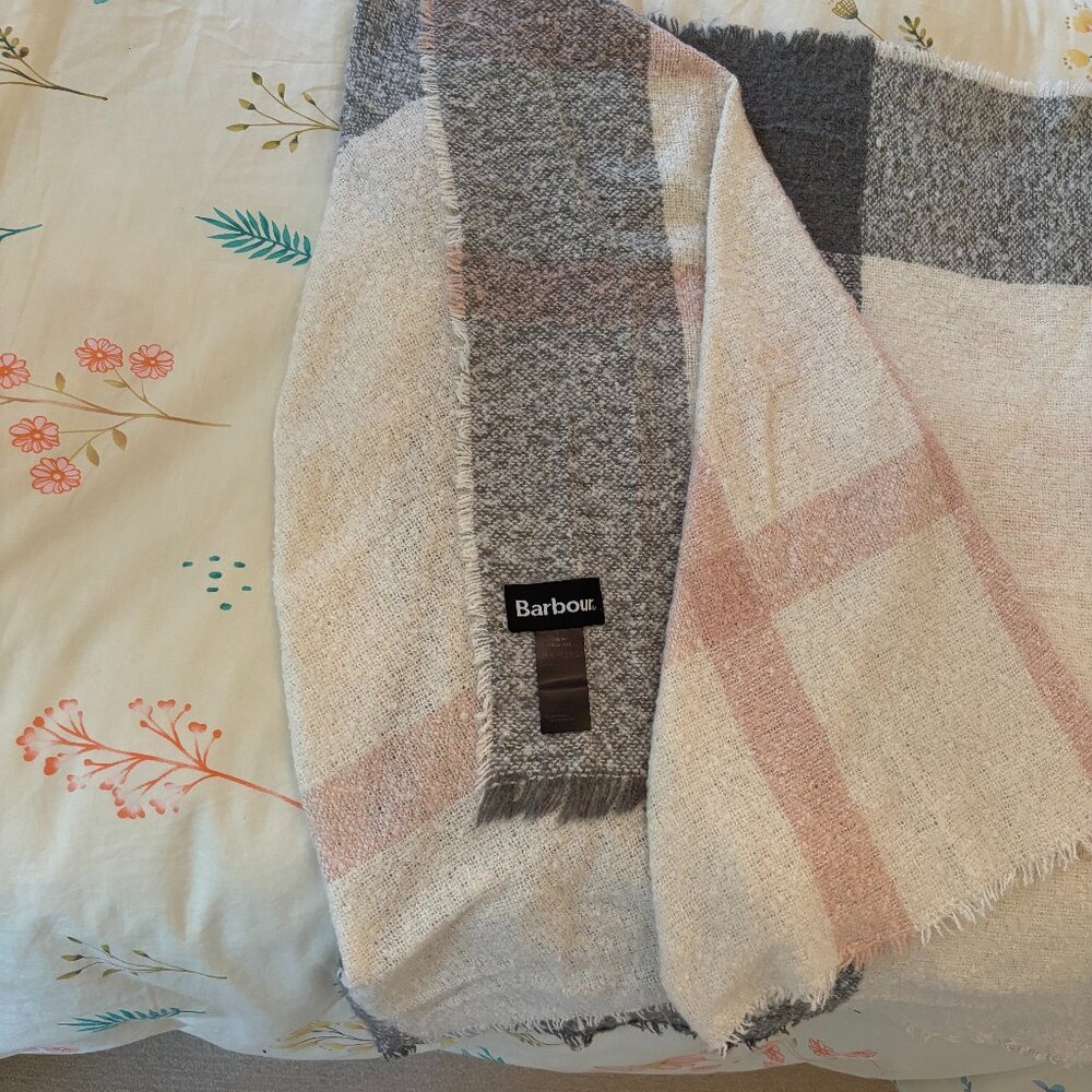 Cozy and Classic BARBOUR Scarf